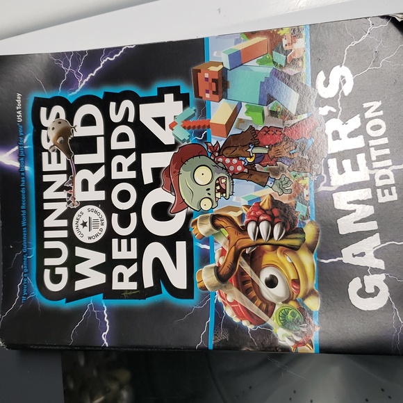Guinness World Record Books Gamer's Edition Bundle of 3. 2014, 2015 and 2016 - Picture 3 of 8